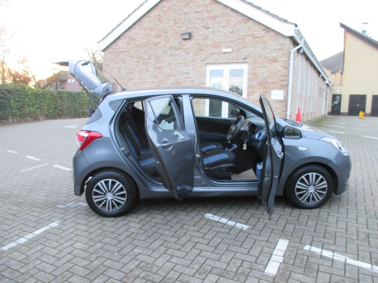 Used Hyundai i10 2014 for sale - 77084419: Photo 8