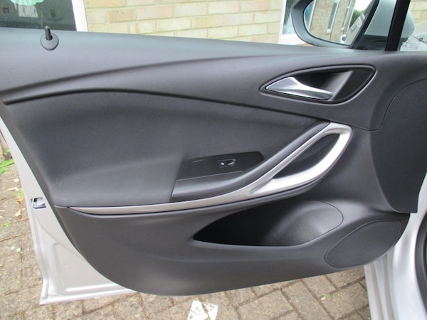Used Vauxhall Astra 2017 for sale - 76269950: Photo 45