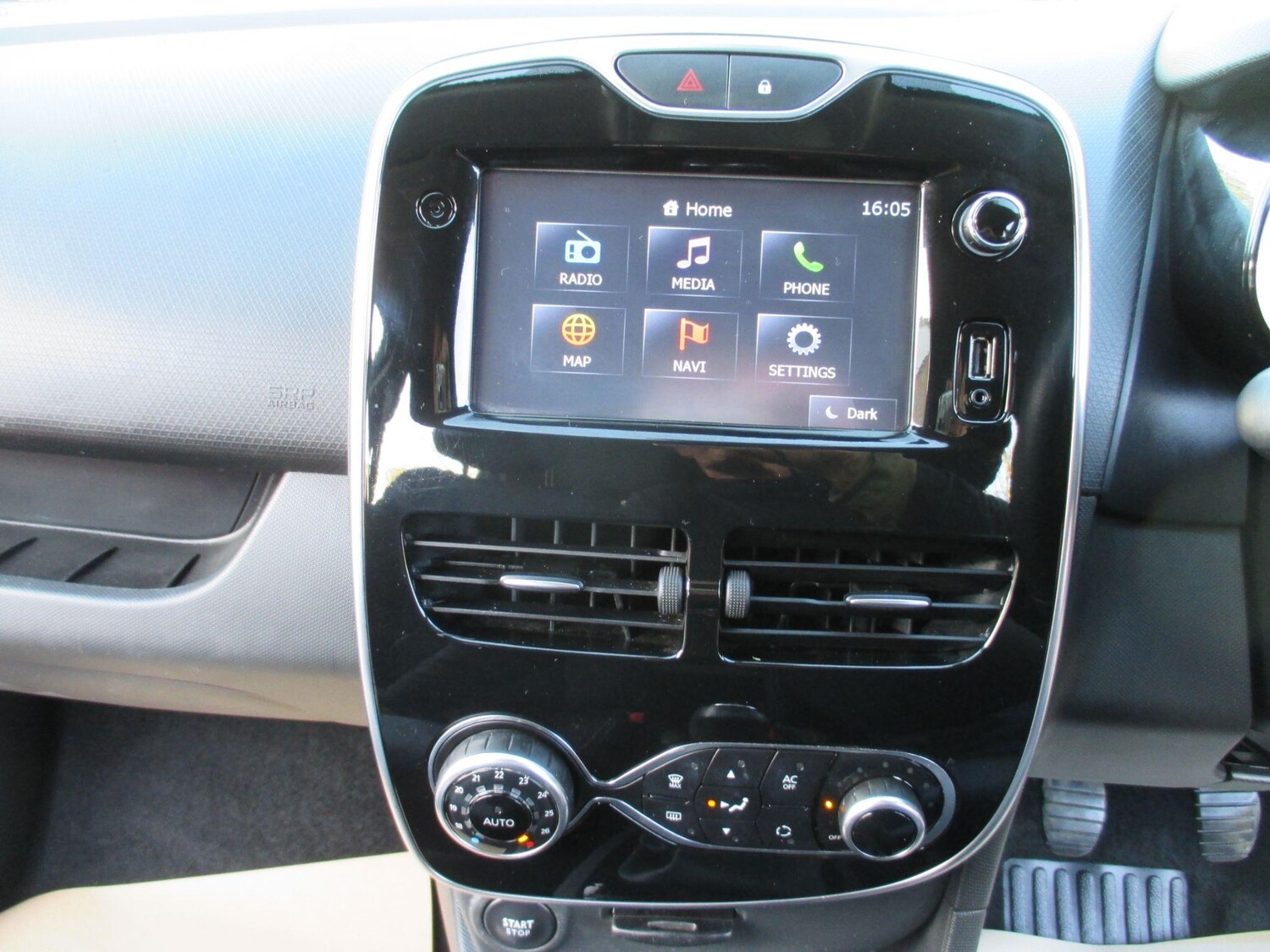 Used Renault Clio for sale - 78058765: Photo 15