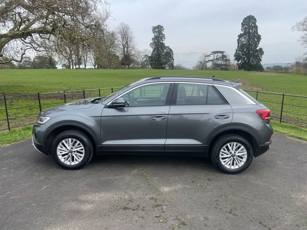 Used Volkswagen T-Roc 2023 for sale - 77991176: Photo 2