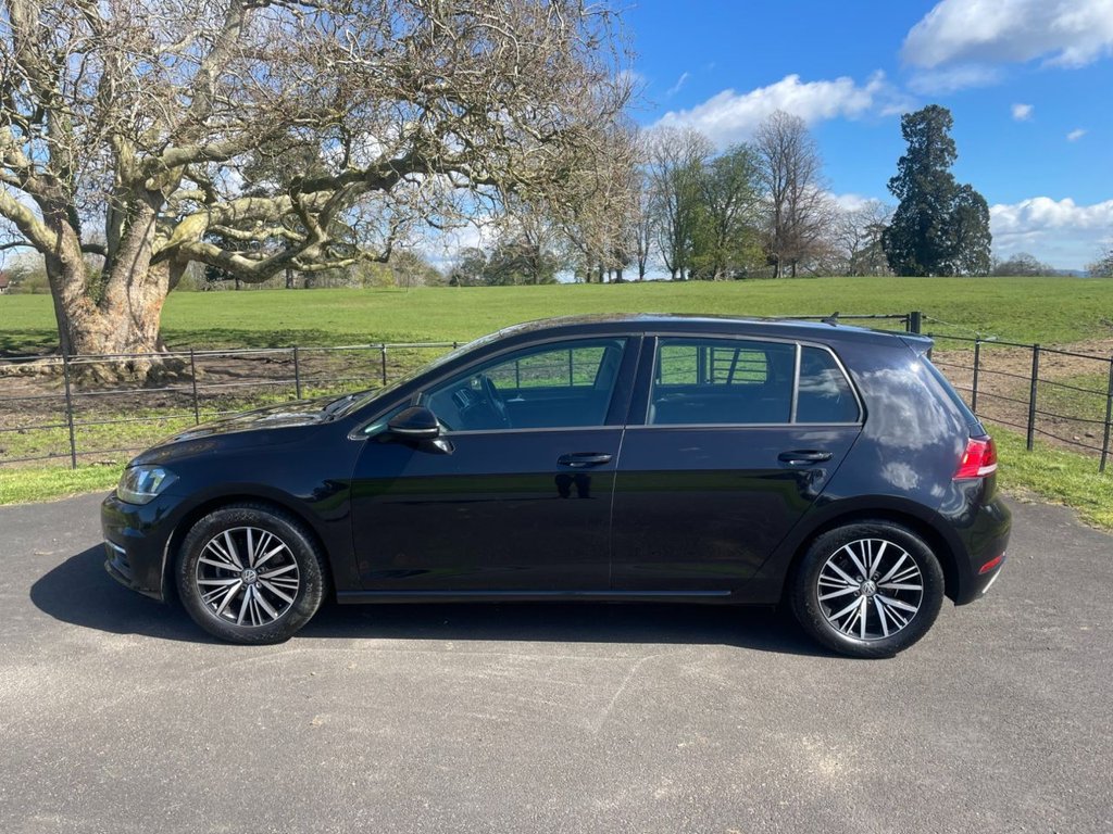 Used Volkswagen Golf 2018 for sale - 78082523: Photo 2