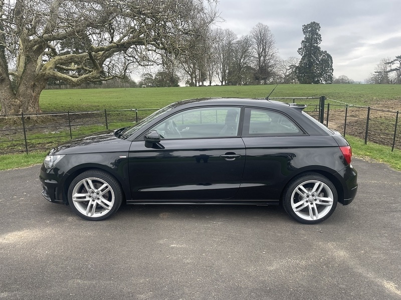 Used Audi A1 2011 for sale - 77720638: Photo 2