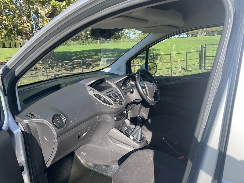 Used Ford Transit Courier 2017 for sale - 76565374: Photo 9