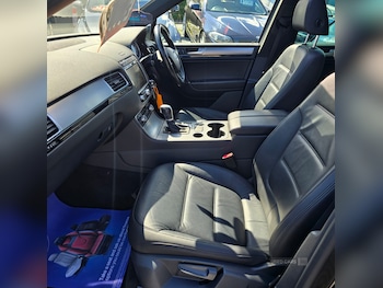 Used Volkswagen Touareg 2015 for sale - 78587255: Photo