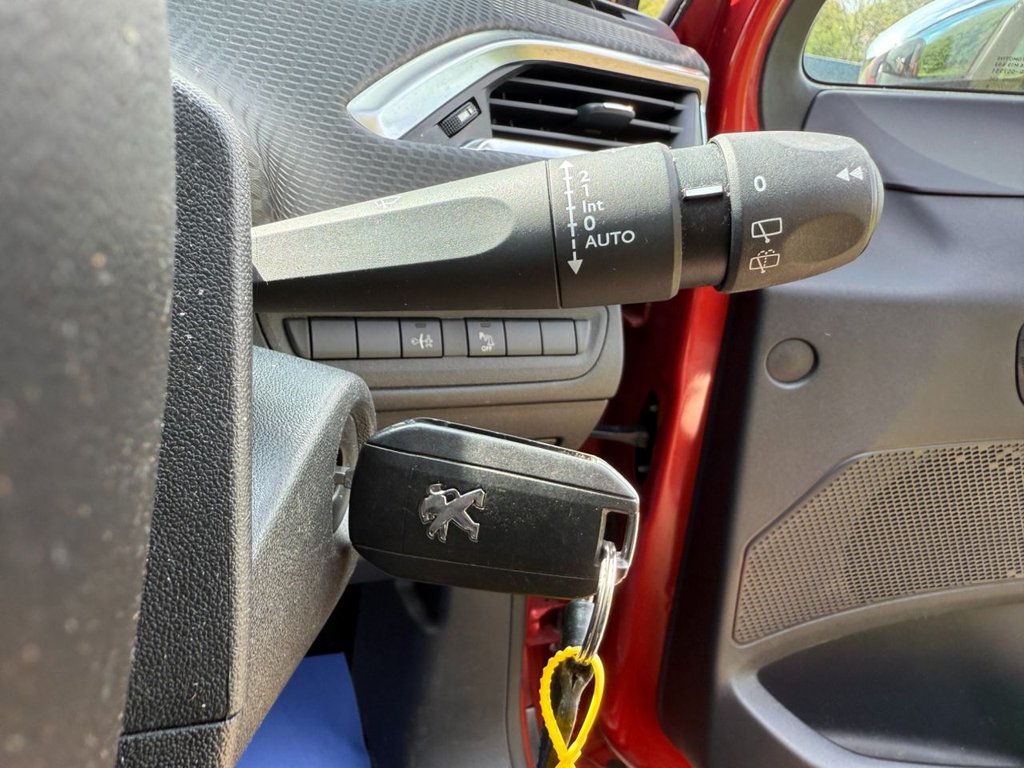 Used Peugeot 2008 2016 for sale - 76364108: Photo 24