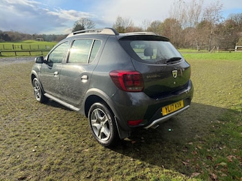 Used Dacia Sandero Stepway 2017 for sale - 76570224: Photo