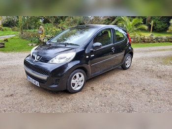 2010 (10) - 1.0 Millesim 5dr