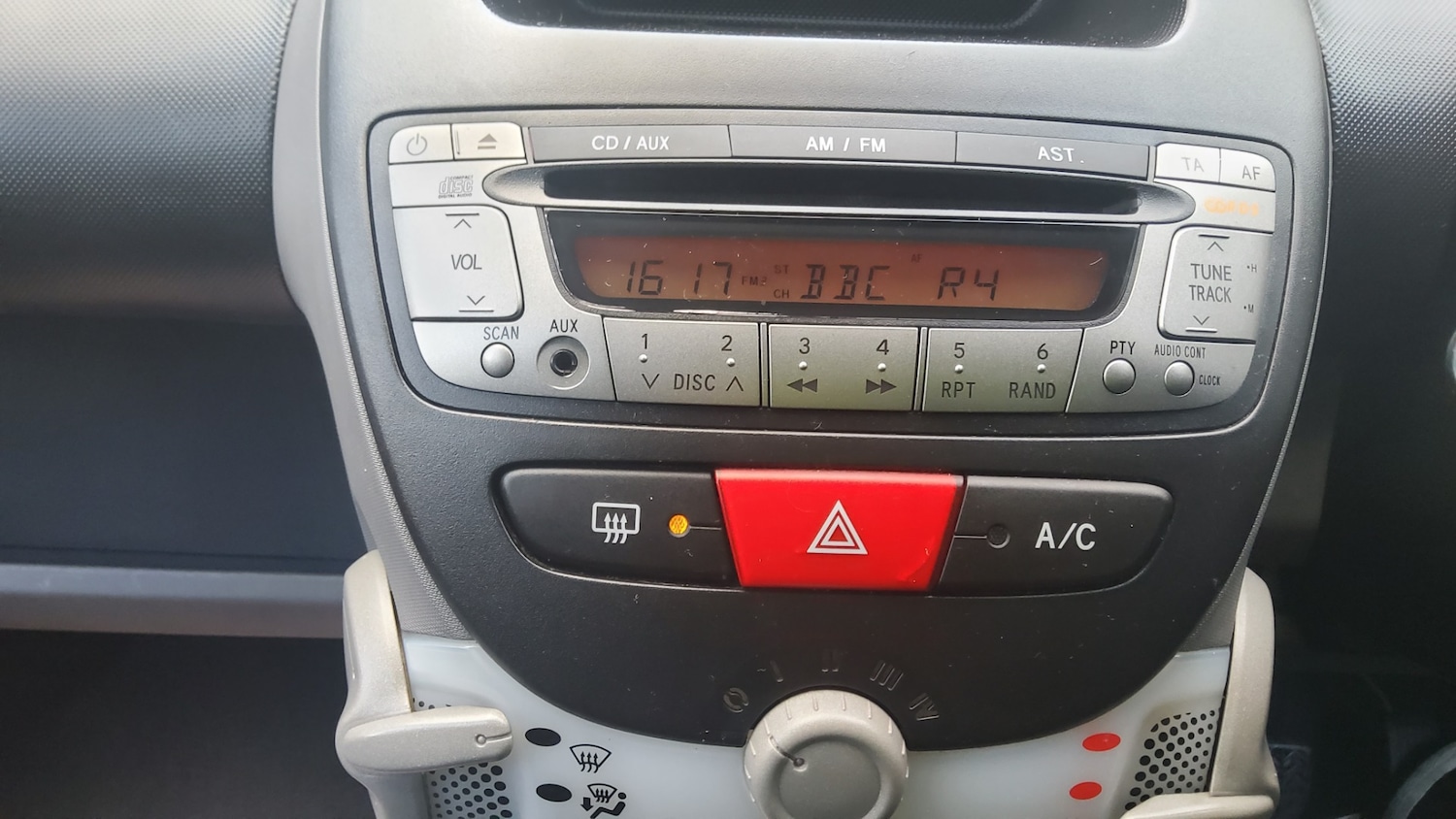 Used Peugeot 107 2012 for sale - 76626723: Photo 12