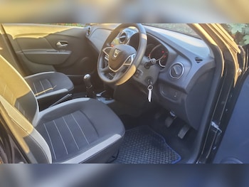 Used Dacia Sandero Stepway 2017 for sale - 79295136: Photo