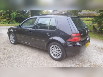 Volkswagen - Golf