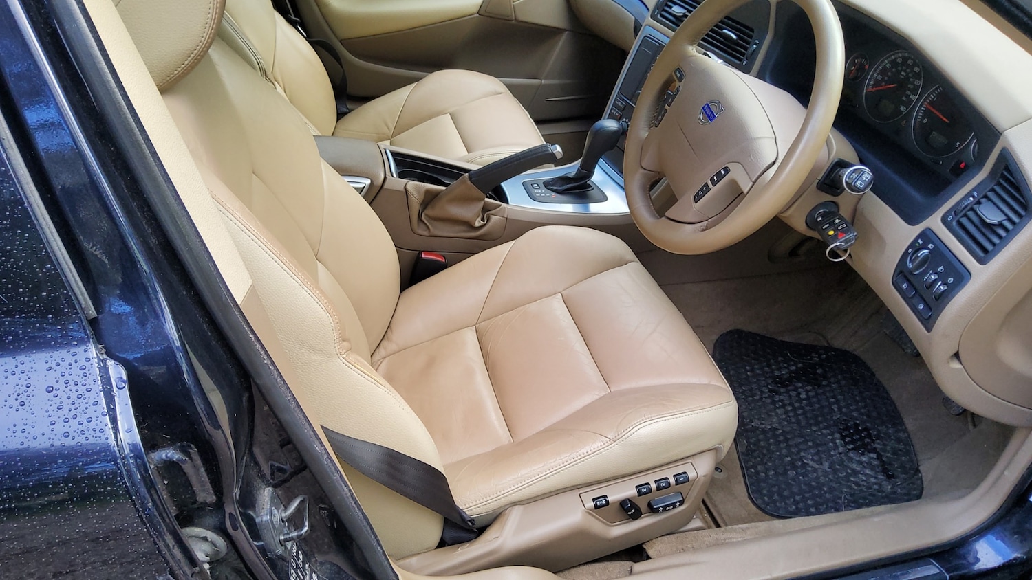 Used Volvo V70 2007 for sale - 77149716: Photo 2