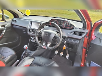 Used Peugeot 208 2016 for sale - 79352737: Photo