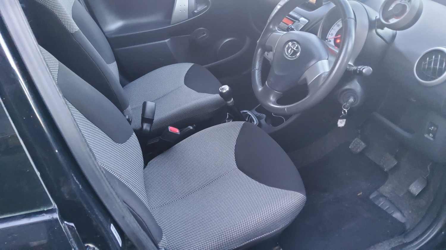 Used Toyota AYGO 2014 for sale - 76831751: Photo 4