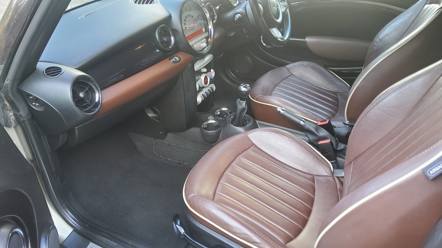 Used MINI Convertible 2010 for sale - 77378821: Photo 21