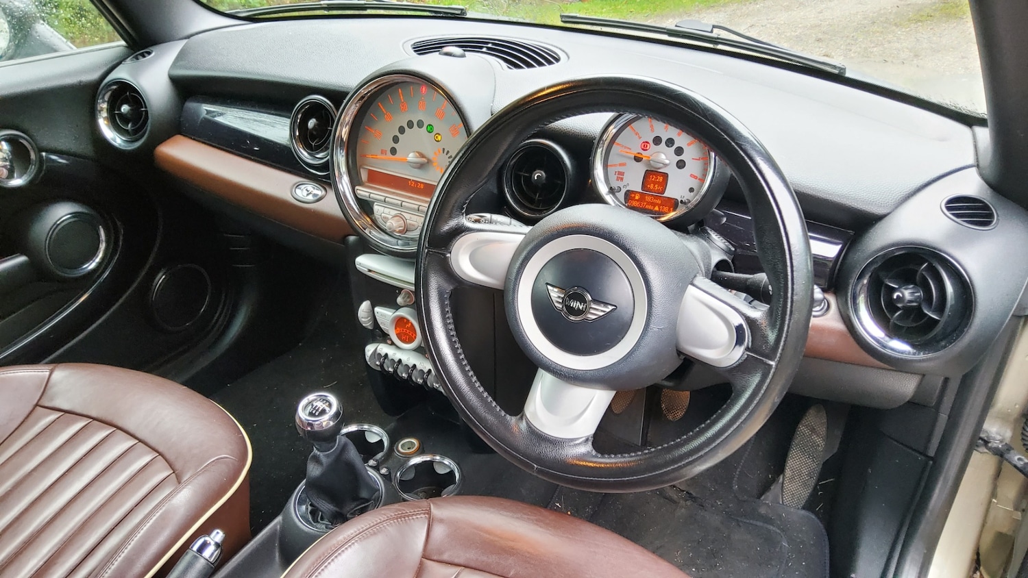 Used MINI Convertible 2010 for sale - 77378821: Photo 4