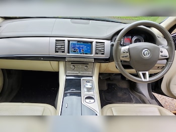 Used Jaguar XF 2010 for sale - 76018049: Photo