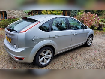 2010 (10) - 1.6 Zetec 5dr Auto