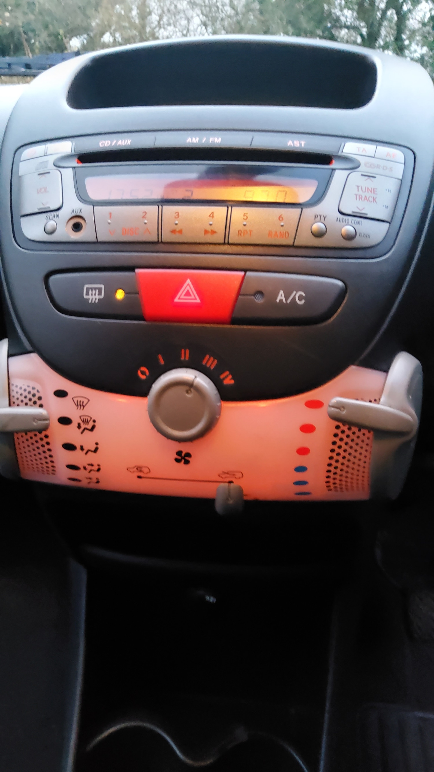 Used Citroen C1 2013 for sale - 77641629: Photo 2