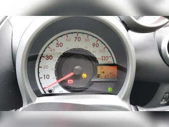 Used Peugeot 107 2014 for sale - 76320790: Photo 3