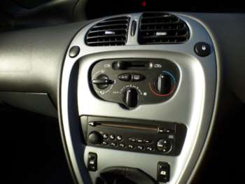 2010 (10) - 1.6 HDi 92 Desire 5dr