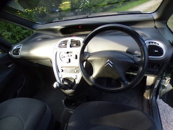Used Citroen Xsara Picasso 2010 for sale - 75008886: Photo