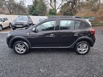 Used Dacia Sandero Stepway 2017 for sale - 77008131: Photo
