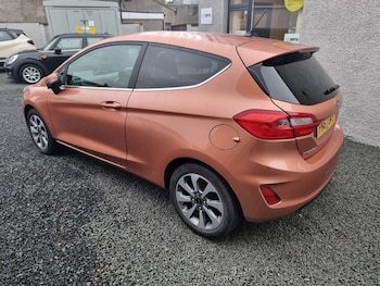 Used Ford Fiesta 2017 for sale - 76863810: Photo