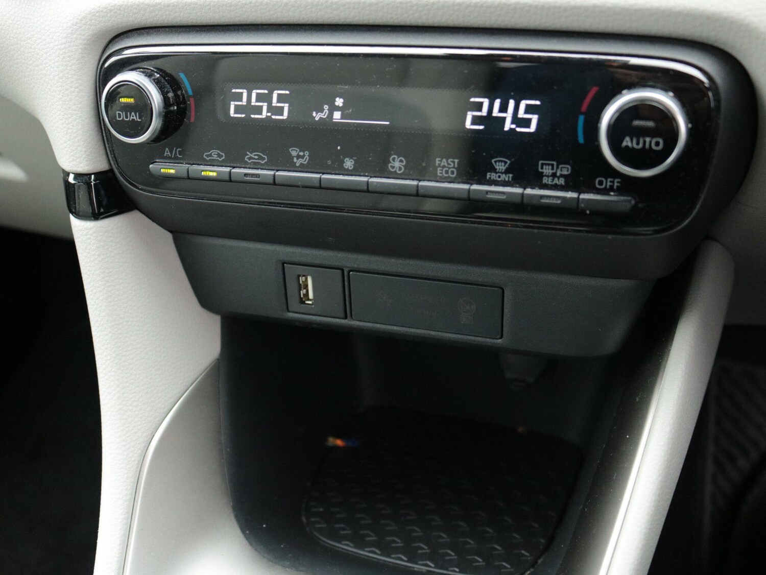 Used Toyota Yaris for sale - 77908743: Photo 21