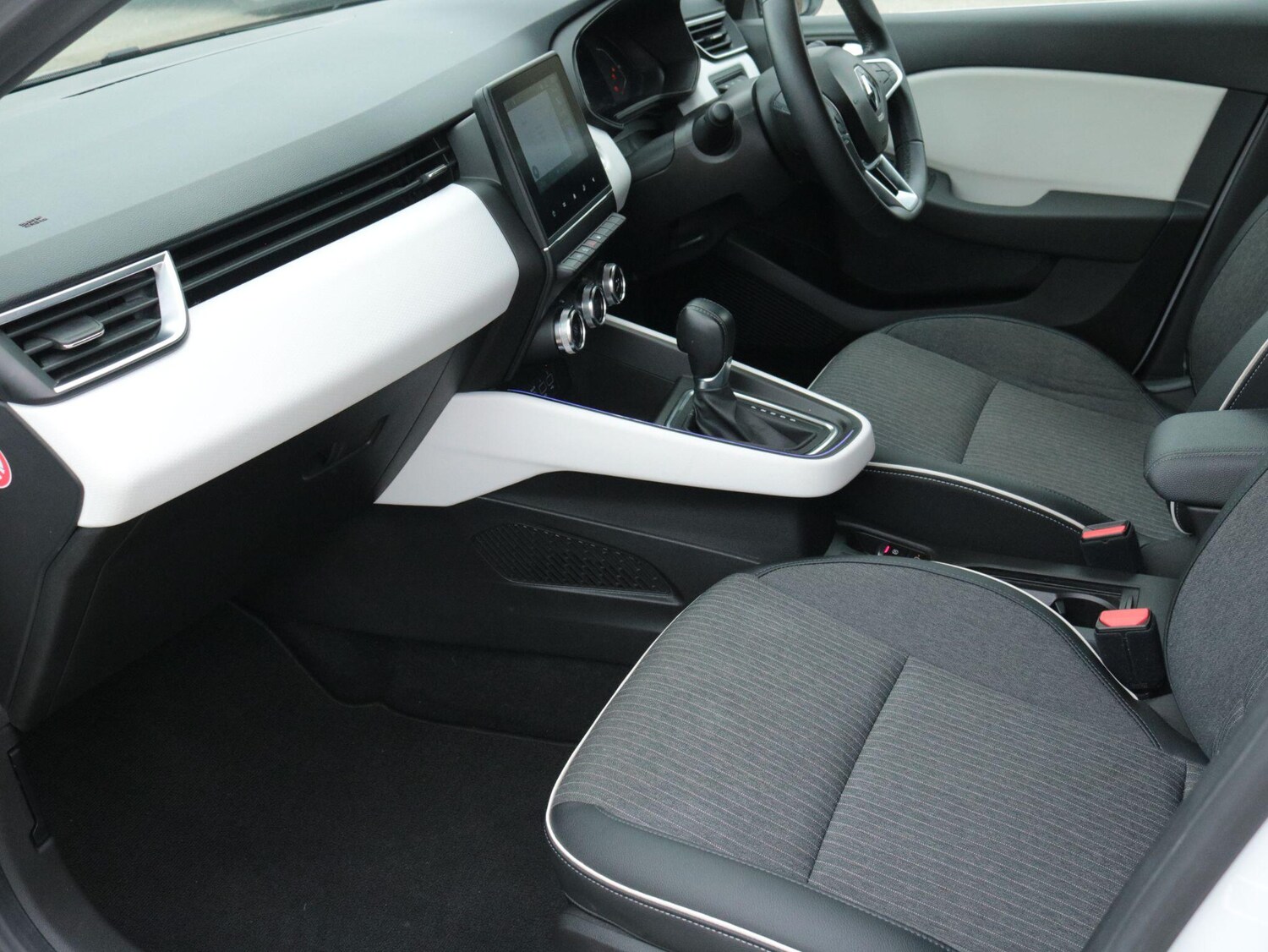 Used Renault Clio for sale - 77671530: Photo 15