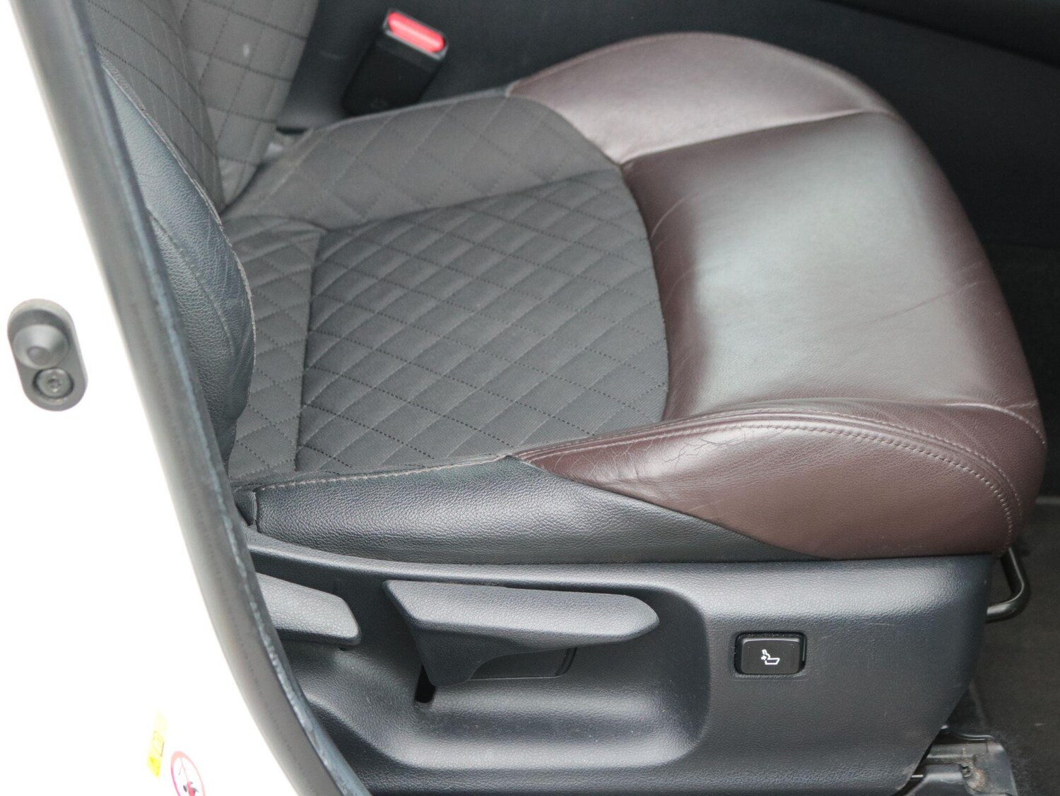 Used Toyota C-HR for sale - 77670758: Photo 27