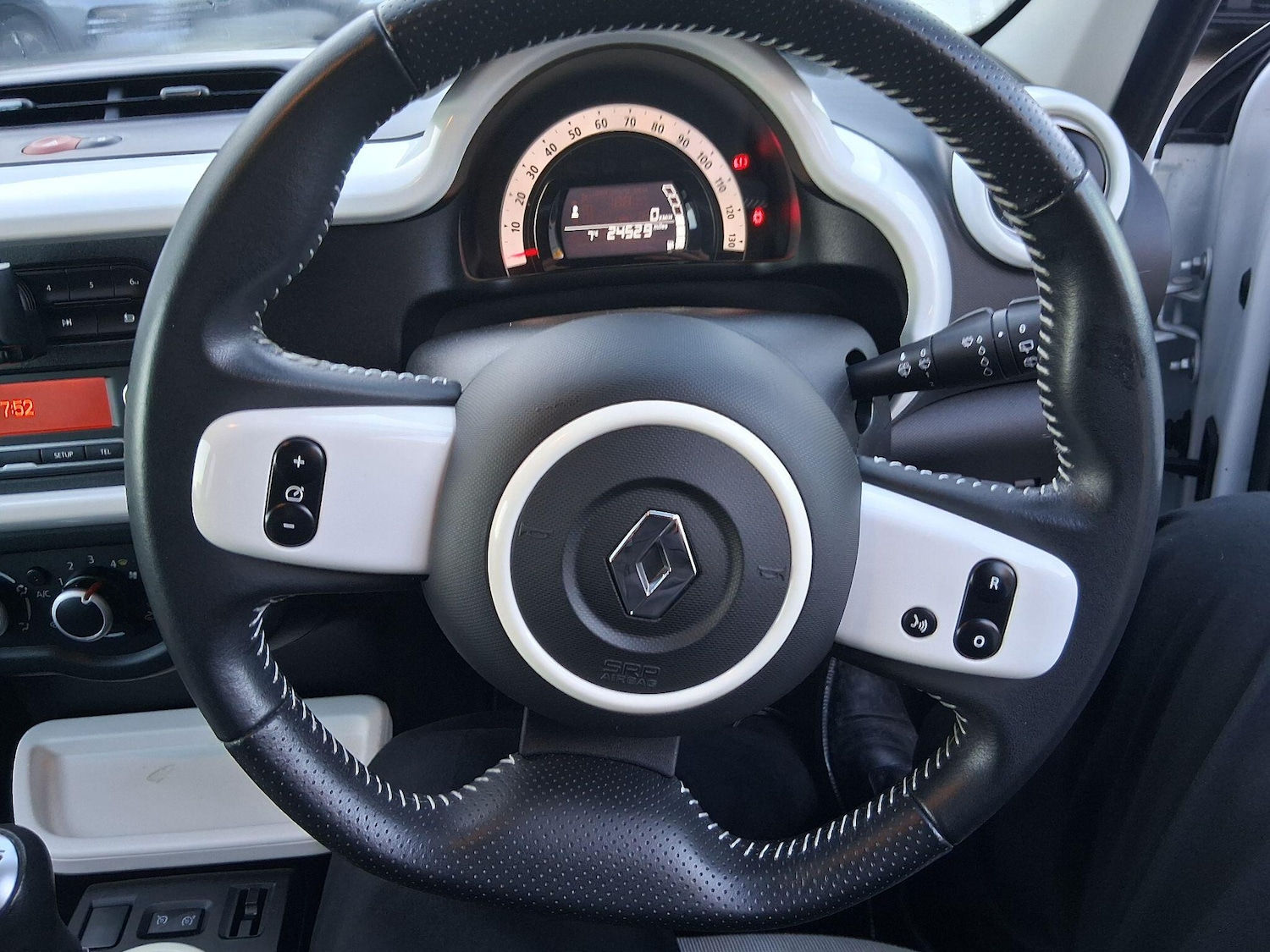 Used Renault Twingo 2018 for sale - 76997104: Photo 17