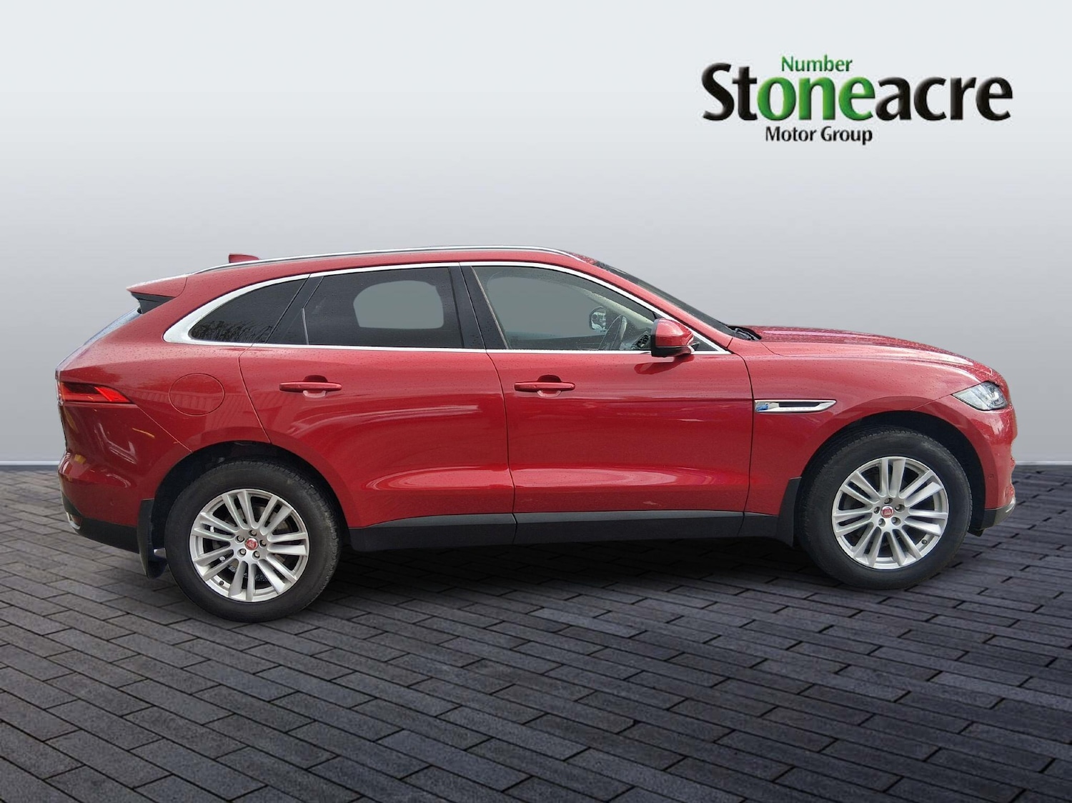 Used Jaguar F-Pace 2016 for sale - 76399011: Photo 2