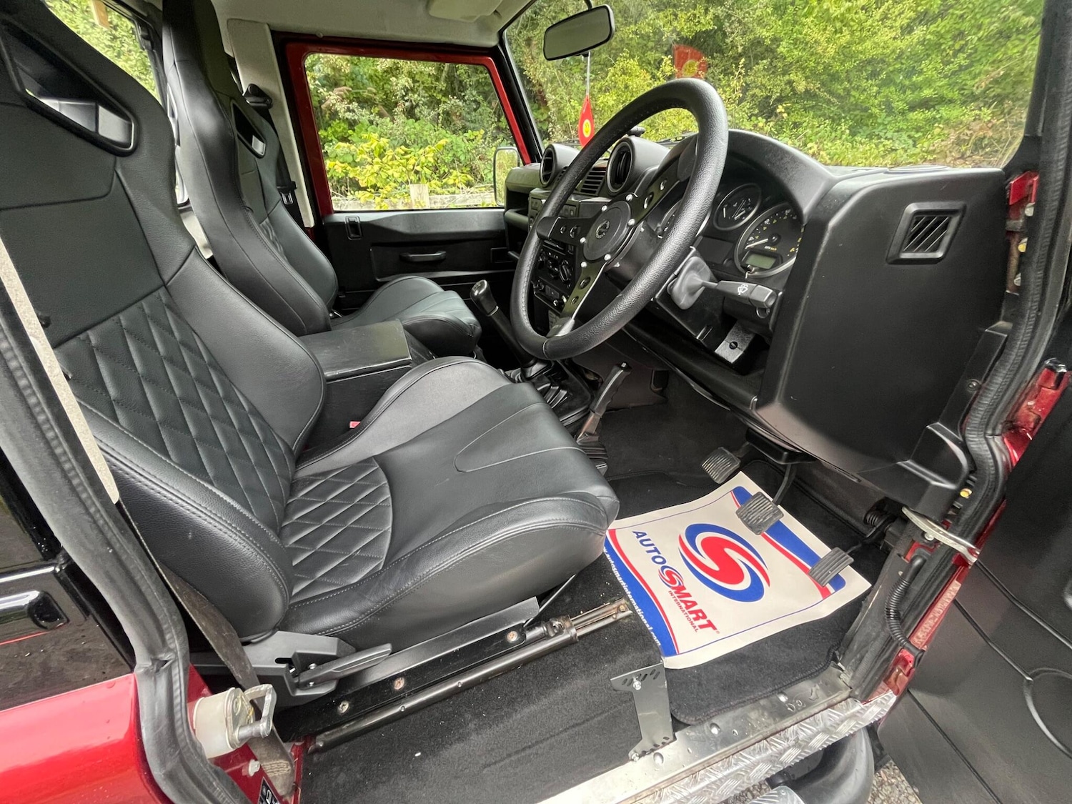 Used Land Rover Defender 90 2011 for sale - 75990440: Photo 16