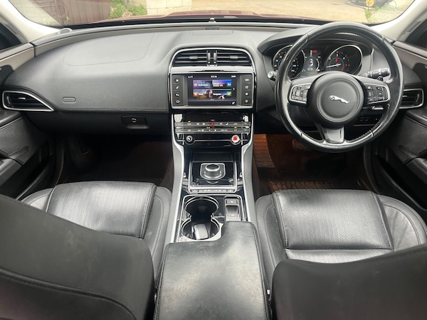 Used Jaguar XE 2016 for sale - 76238841: Photo 2