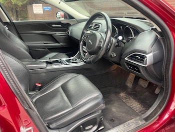 Used Jaguar XE 2016 for sale - 76238841: Photo 3
