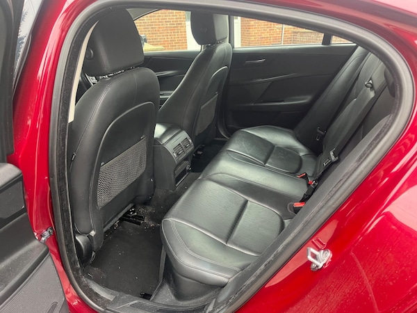 Used Jaguar XE 2016 for sale - 76238841: Photo 4
