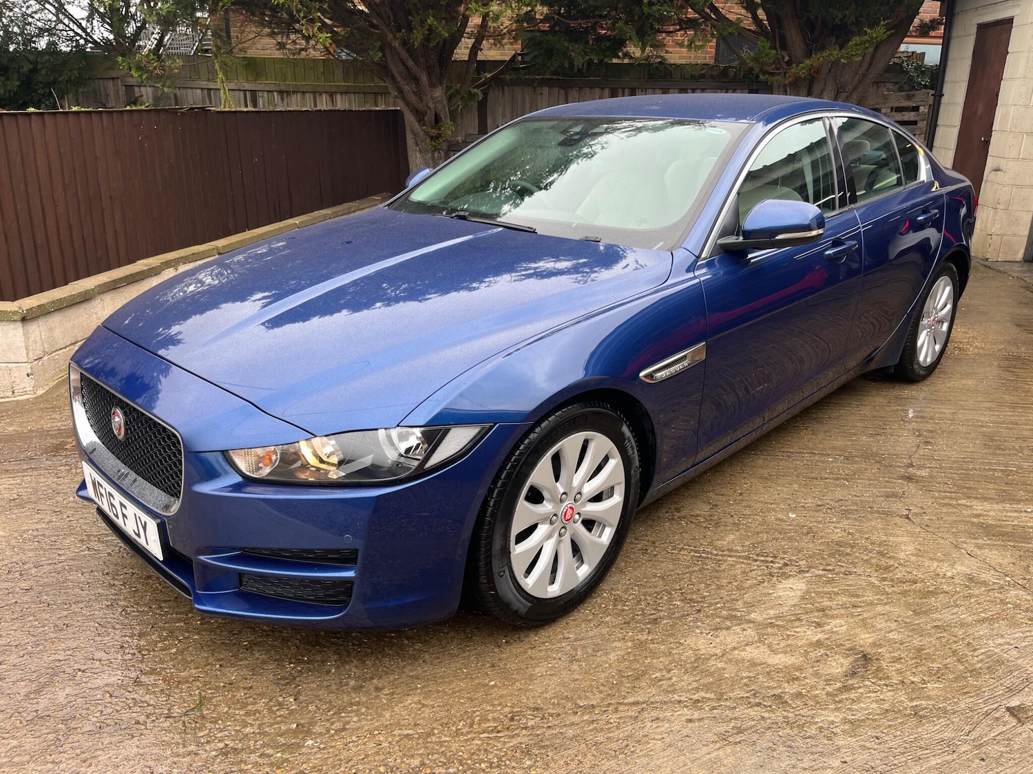 Used Jaguar XE 2016 for sale - 76823539: Photo 10