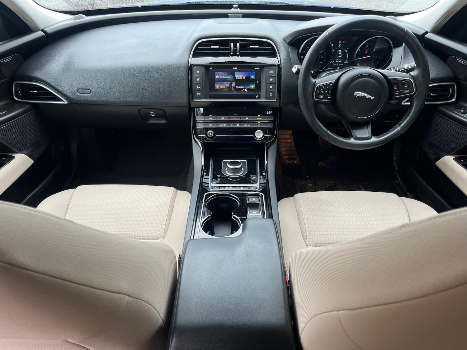 Used Jaguar XE 2016 for sale - 76823539: Photo 2