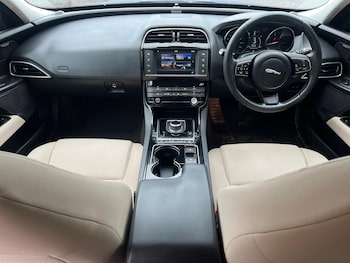 Used Jaguar XE 2016 for sale - 76823539: Photo