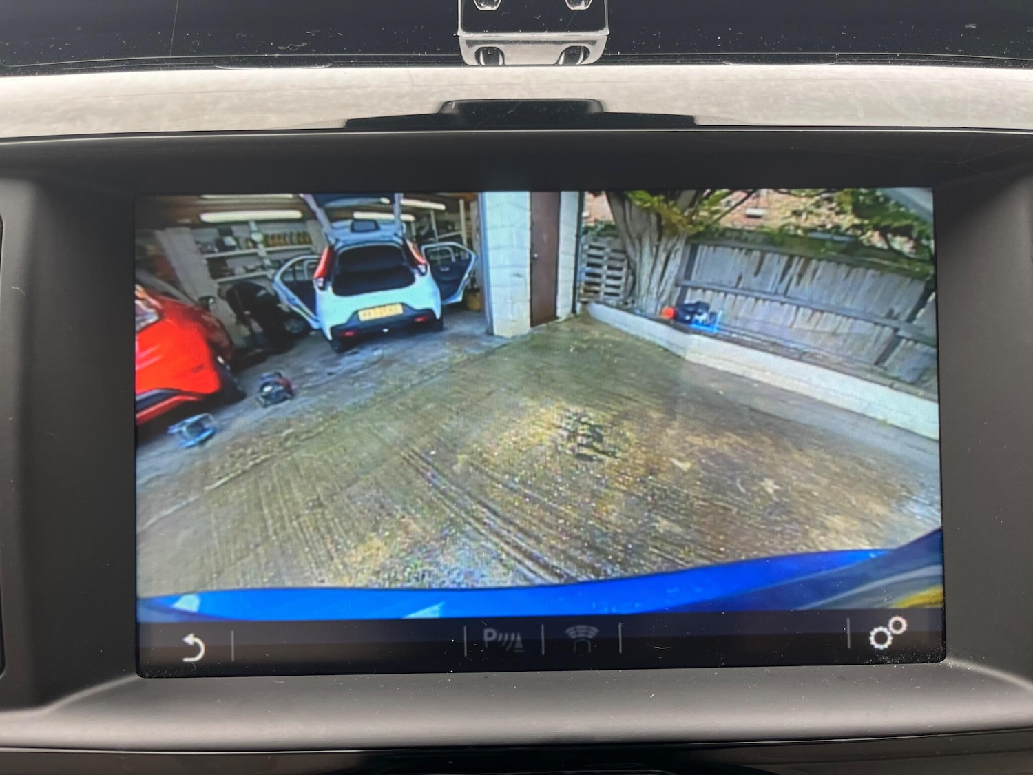 Used Jaguar XE 2016 for sale - 76823539: Photo 4