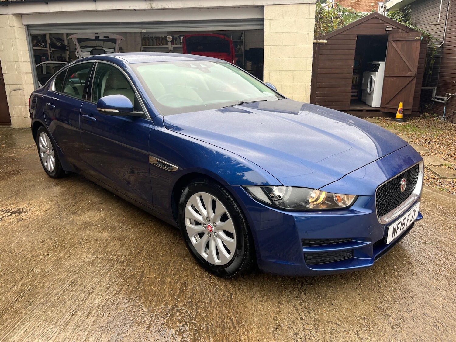 Used Jaguar XE 2016 for sale - 76823539: Photo 5