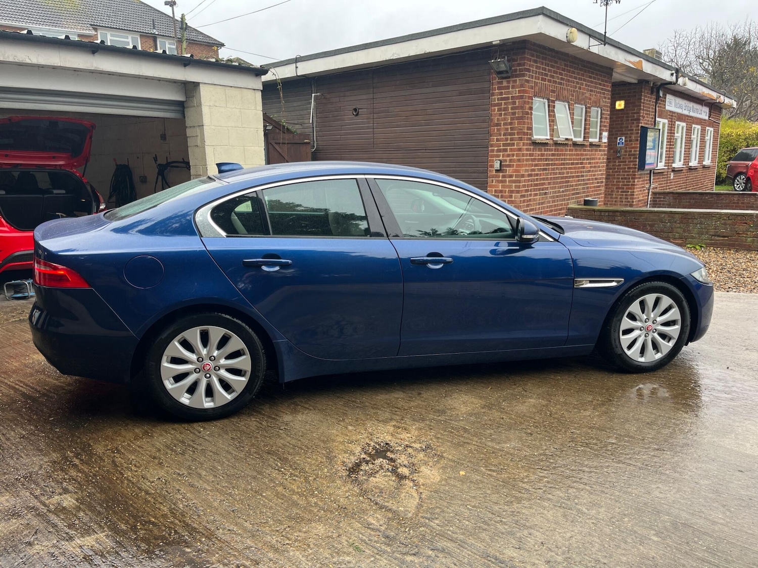 Used Jaguar XE 2016 for sale - 76823539: Photo 6