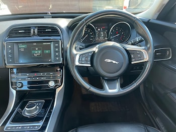 Used Jaguar XE 2018 for sale - 75941577: Photo