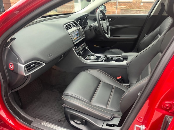 Used Jaguar XE for sale - 76238650: Photo 3