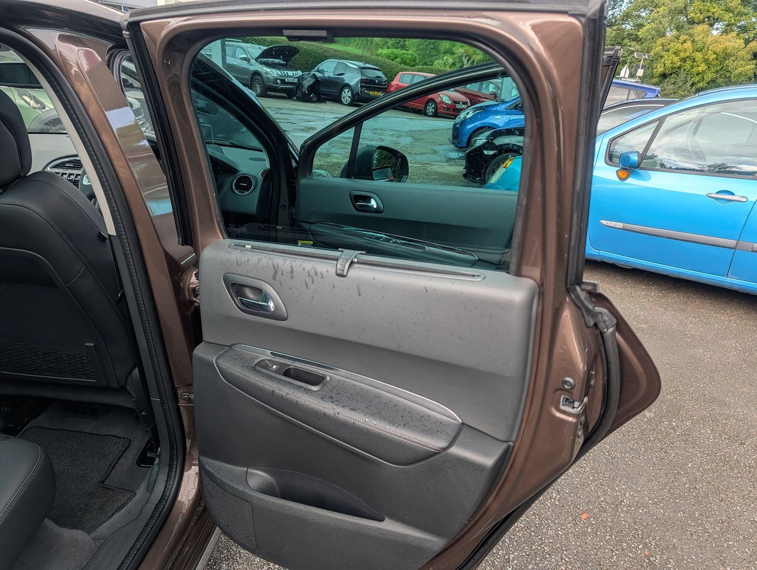 Vehicle 28