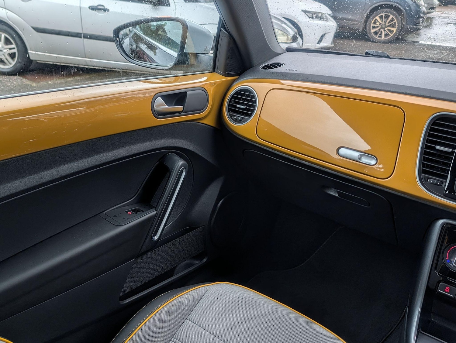 Used Volkswagen Beetle 2017 for sale - 76991581: Photo 32