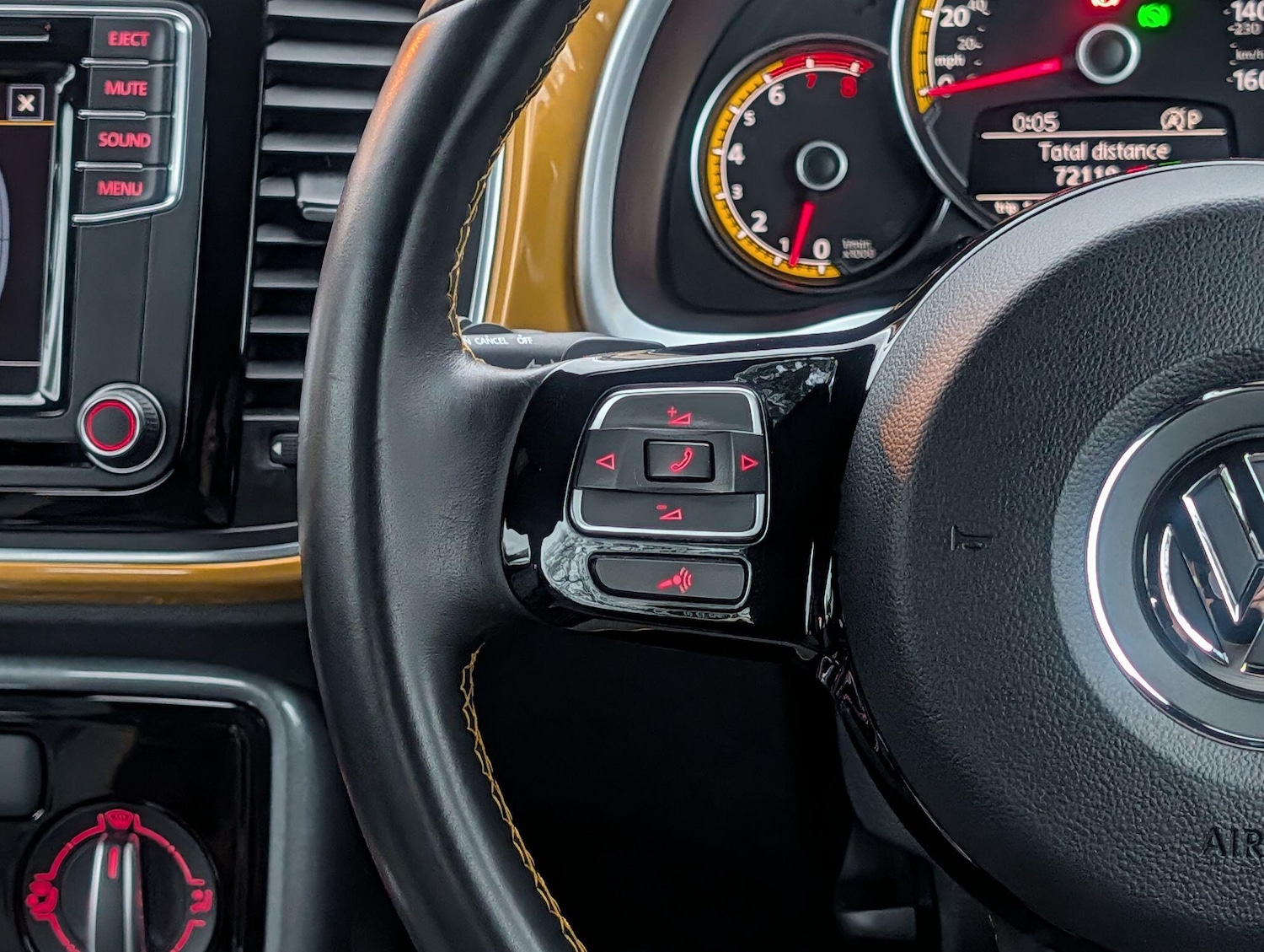 Used Volkswagen Beetle 2017 for sale - 76991581: Photo 40