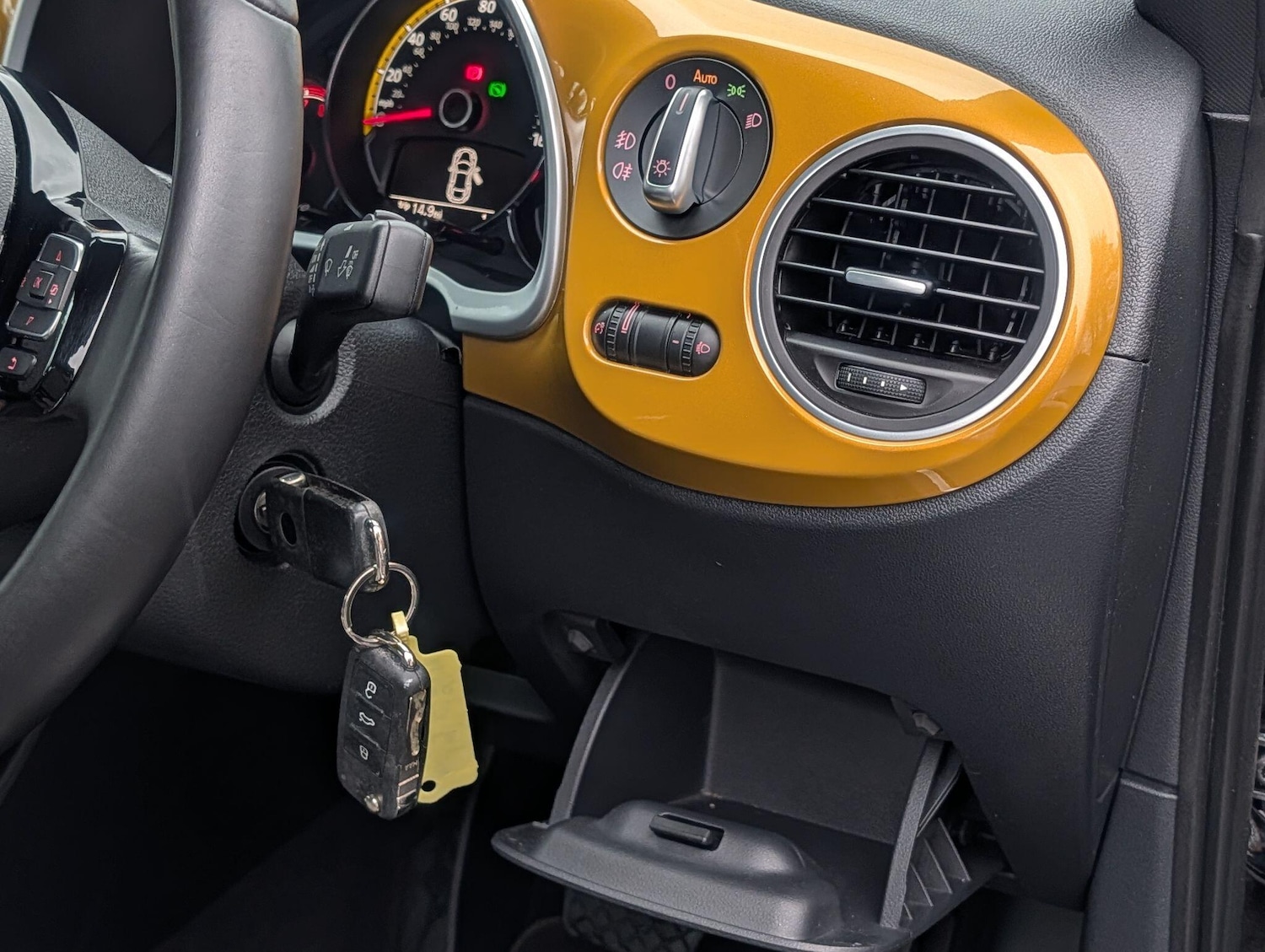 Used Volkswagen Beetle 2017 for sale - 76991581: Photo 50