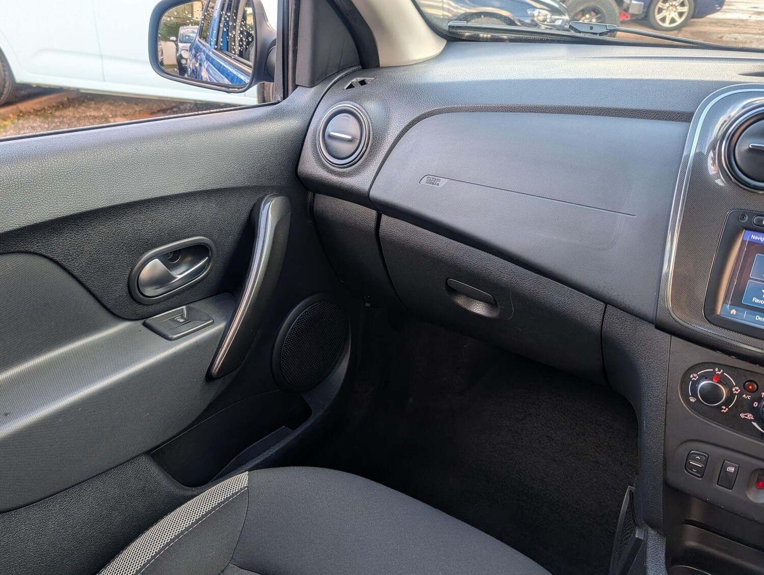 Used Dacia Sandero Stepway 2018 for sale - 76644875: Photo 31