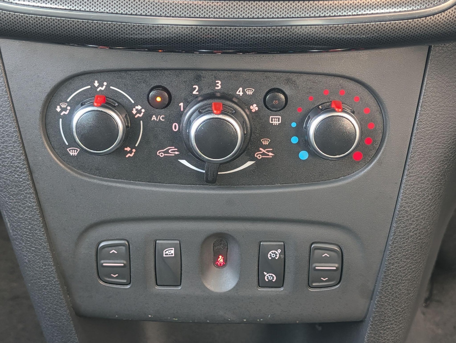 Used Dacia Sandero Stepway 2018 for sale - 76644875: Photo 34